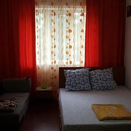 Chic Studio Apartment *